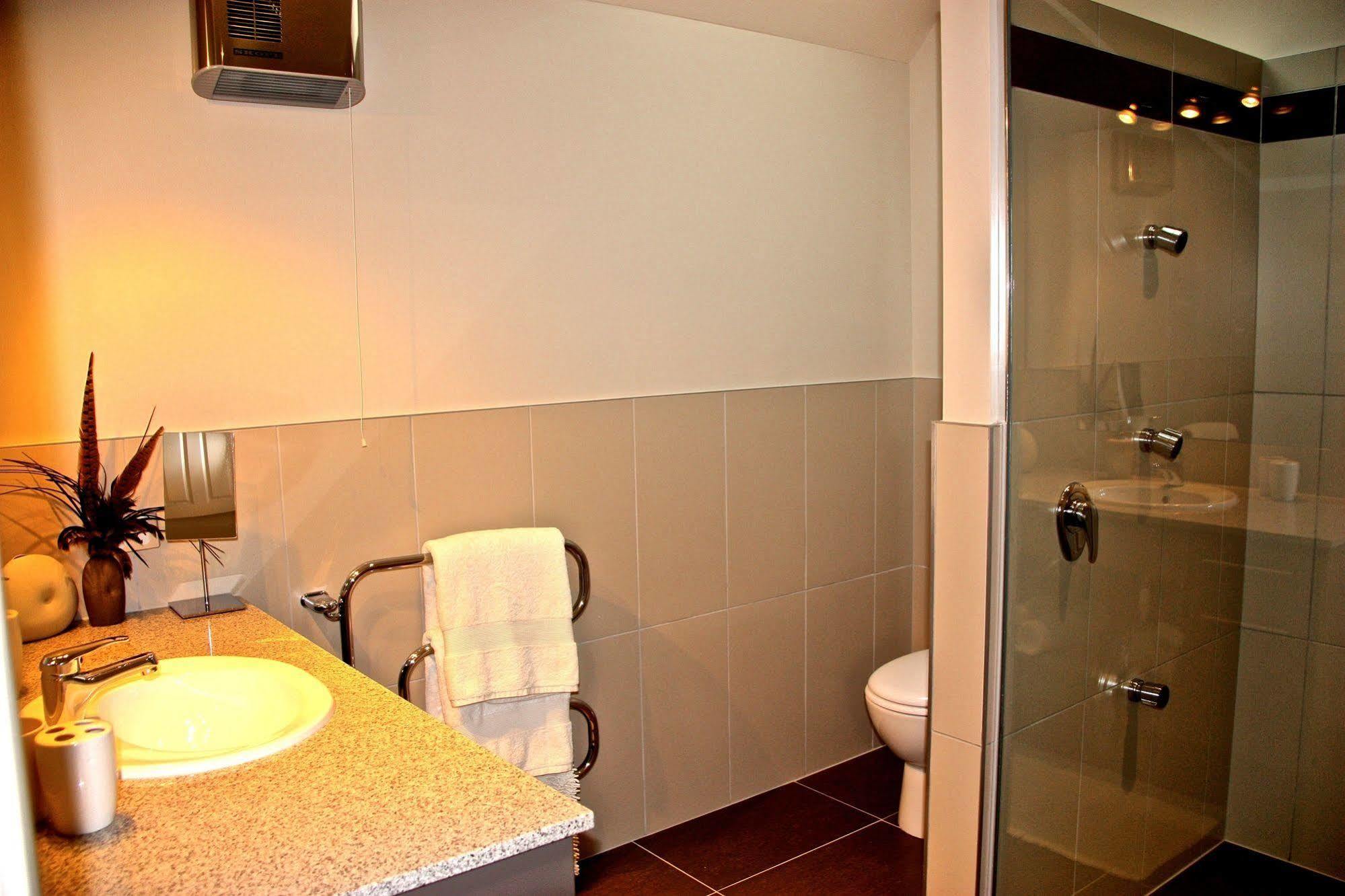 Dock Bay Lodge Те-Анау Экстерьер фото