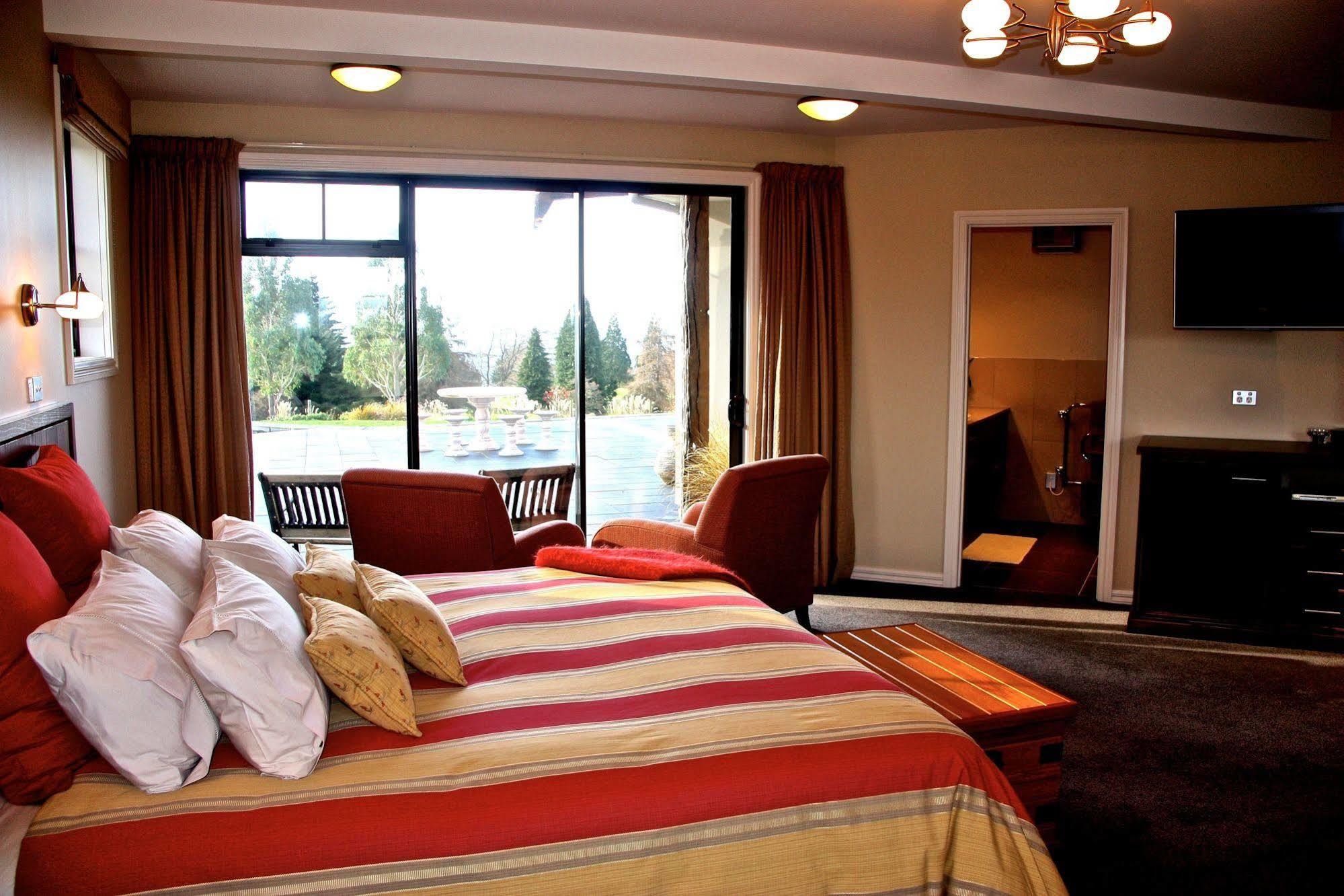 Dock Bay Lodge Те-Анау Экстерьер фото