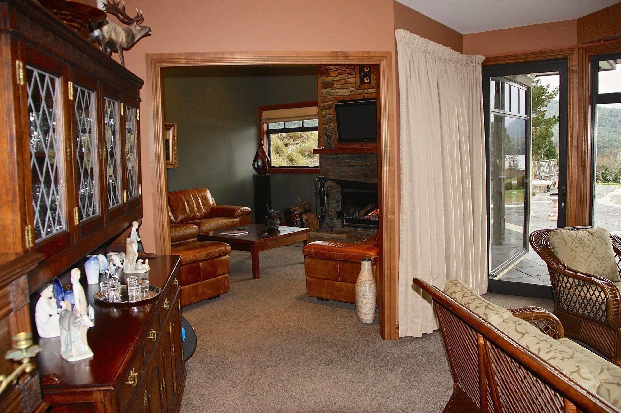 Dock Bay Lodge Те-Анау Экстерьер фото